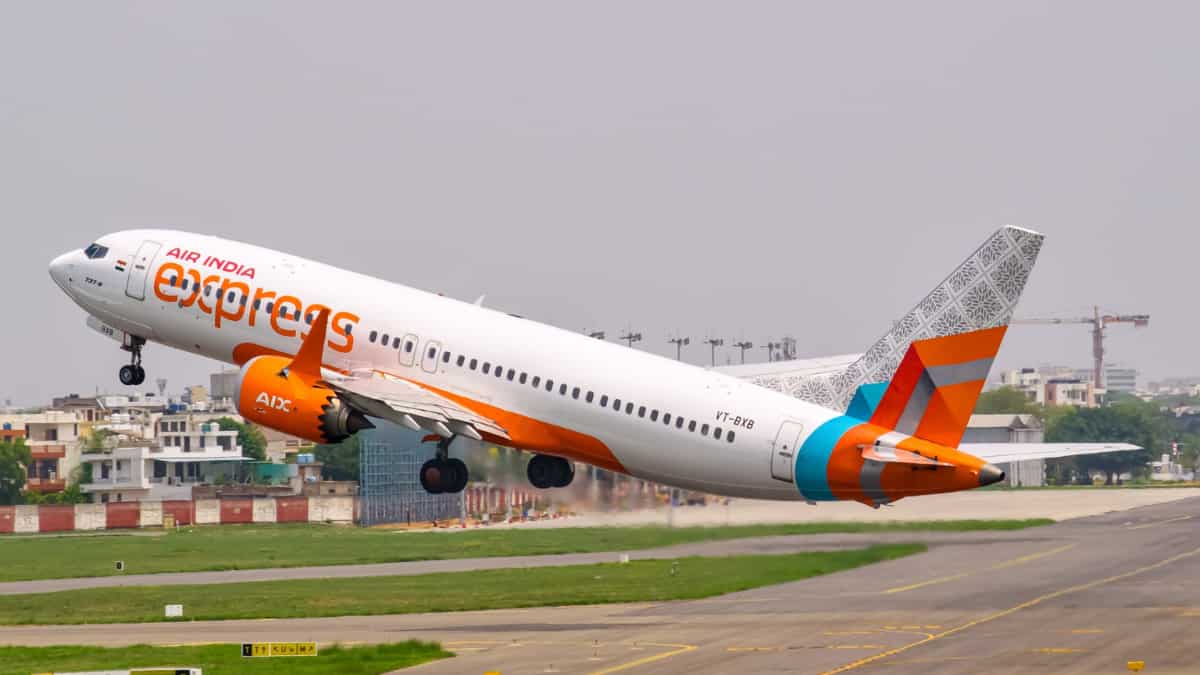 सिर्फ ₹1850 में मिलेगा फ्लाइट से सैर का मौका! Tata Group की ये एयरलाइन लेकर आई कमाल की सेल, चेक करें डीटेल्स