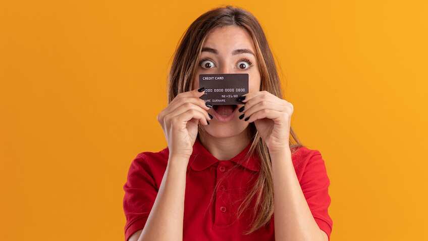 Credit Card से उसकी लिमिट से भी ज्यादा कर सकते हैं खर्च? एजेंट के चक्कर में मत फंसना, जानिए क्या है RBI का नियम