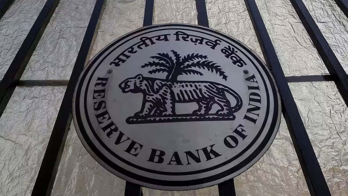 GDP ग्रोथ का असर, रेपो रेट पर अभी कैंची नहीं चलाएगा RBI, SBI की रिपोर्ट में दावा
