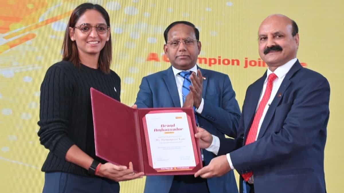 PNB ने वुमेन क्रिकेट टीम की कप्तान हरमनप्रीत कौर को बनाया ब्रांड एंबेसडर, लॉन्च किए बैंक के 4 दमदार प्रोडक्ट