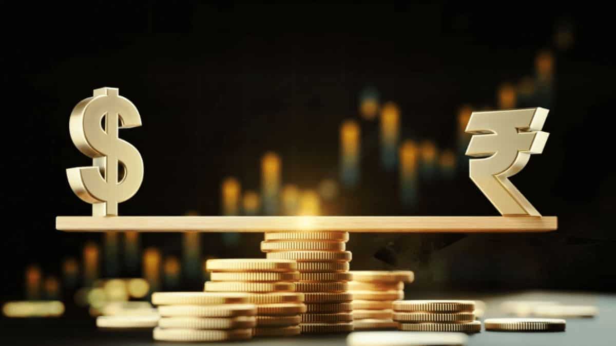 डॉलर के मुकाबले 90 के नीचे फिसला रुपया, क्या रिजर्व बैंक रेपो रेट घटाकर और दबाव बढ़ाएगा?