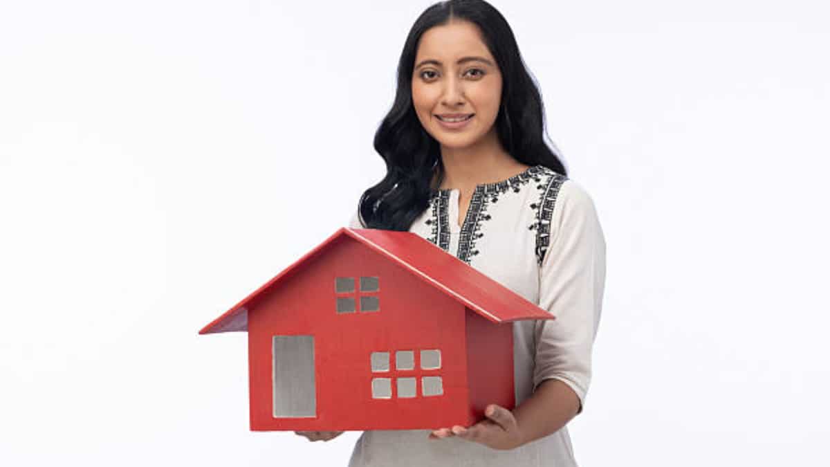 डियर लेडीज! कमाई जबरदस्‍त है तो फटाफट खरीद लो अपना Dream Home, मिलेंगे ये 5 बड़े फायदे!