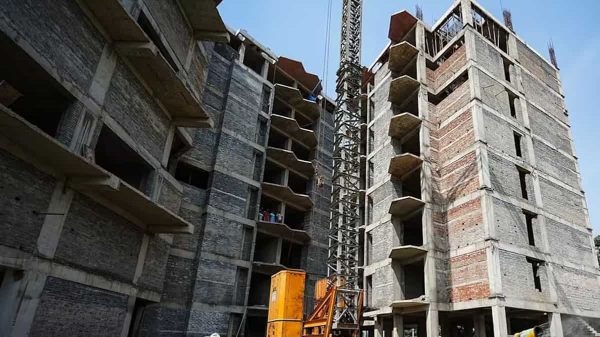 इन 129 प्रोजेक्ट्स में कहीं आपका फ्लैट तो नहीं अटका? UP रेरा की एडवाइजरी! अब यहां से मिलेंगे फंसे पैसे