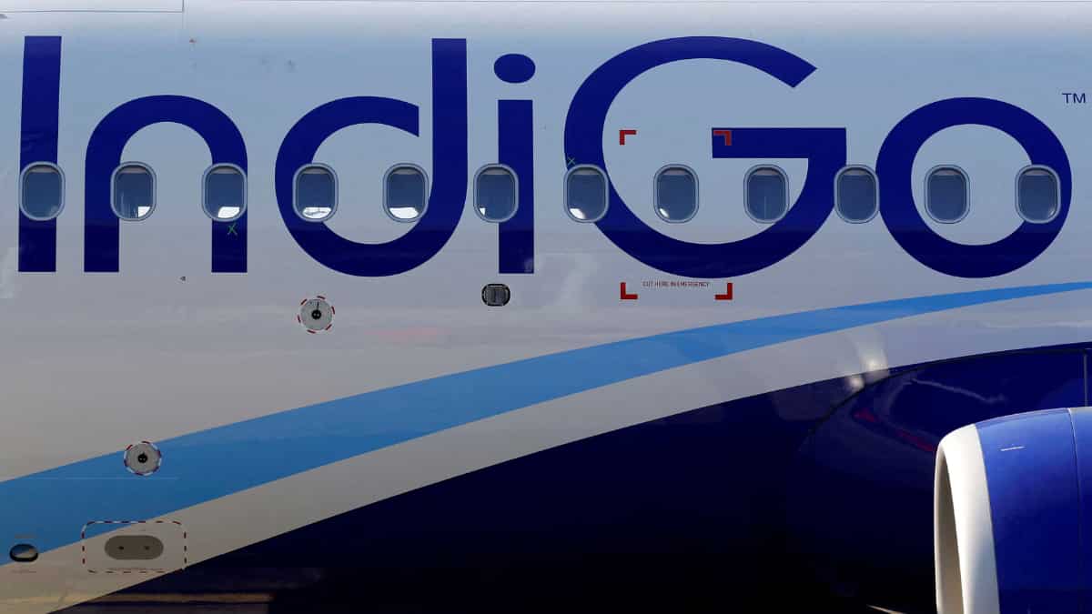 कैसे एक दिन में कैंसिल हो गए IndiGo के 300 विमान? 'वर्क रोस्टर' नहीं एयरलाइन की इस गलती ने ठप कर दी उड़ान!