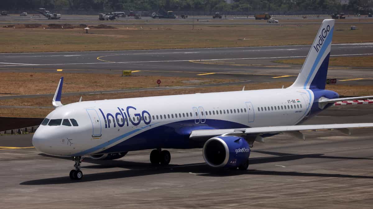 अगले कुछ दिनों में भरनी है IndiGo से उड़ान? घर से निकलने के पहले जरूर मान लें दिल्ली एयरपोर्ट की ये बात!