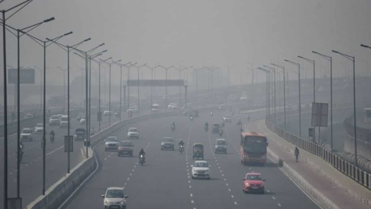 NCR में फिर खतरे की घंटी! कई इलाकों में AQI 400 के करीब, हवा ‘बहुत खराब’ कैटेगरी में