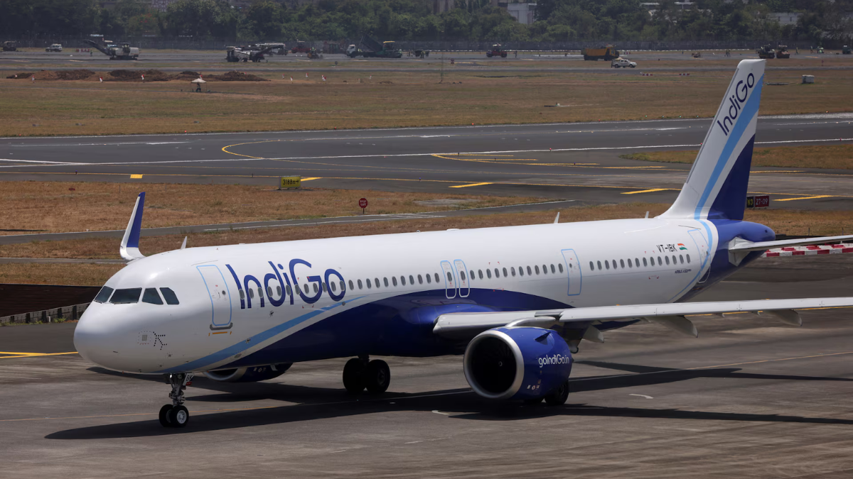 IndiGo की आपकी फ्लाइट कैंसिल हुई या समय पर उड़ेगी? मिनटों में ऐसे चेक करें अपनी बुकिंग का LIVE स्टेटस