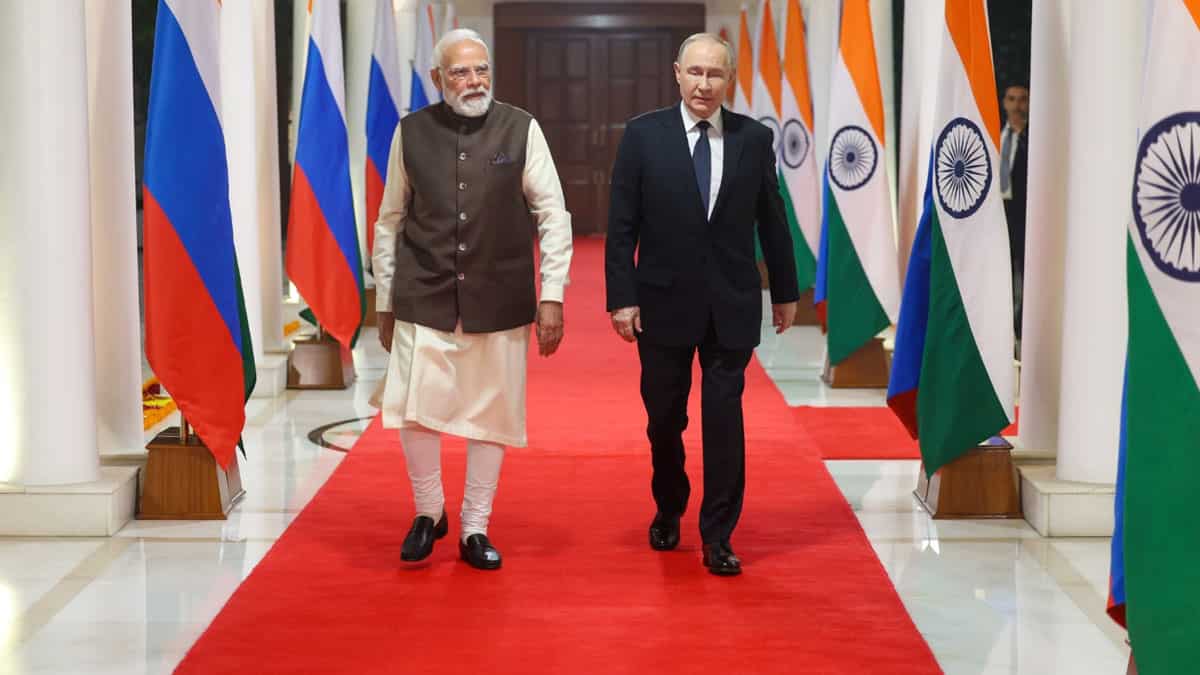 रूस से जारी रहेगी बिना रुके पेट्रोल-डीजल की सप्लाई, रशिया जाएंगे भारत के स्किल्ड वर्कर, इन सेक्टर में हुए MoUs