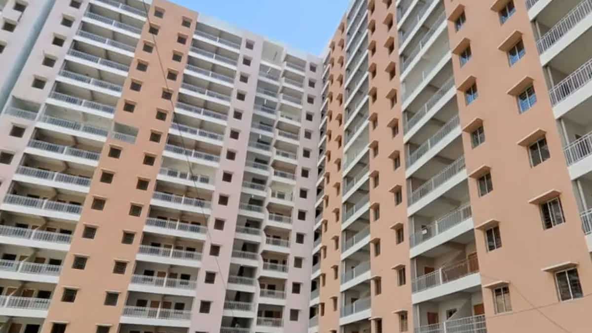 DDA के 34,000 फ्लैट्स खा रहे धूल, डिस्काउंट के बावजूद खरीदार गायब! सबसे सस्ते 1RK का भी हाल बुरा