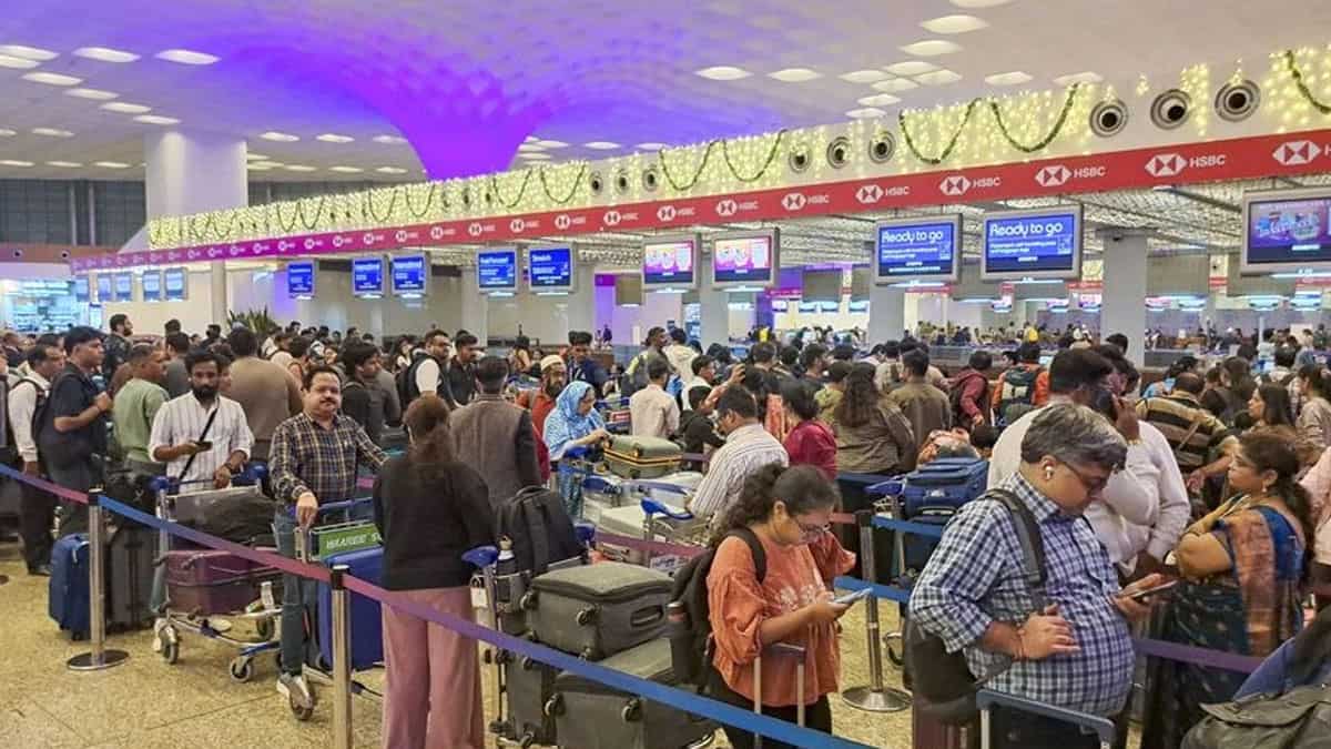 Indigo ने पैसेंजर्स से फिर हाथ जोड़कर मांगी माफी, 15 दिसंबर तक हटाया चार्ज, जारी की नई एडवाइजरी