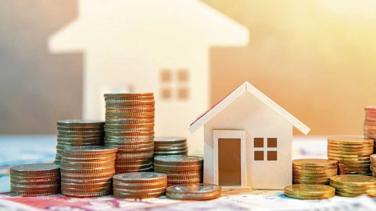 RBI के फैसले के बाद इन 4 बैंकों ने घटाईं ब्याज दरें, जानें किस बैंक से मिलेगा सबसे सस्ता लोन, देखें नए रेट्स