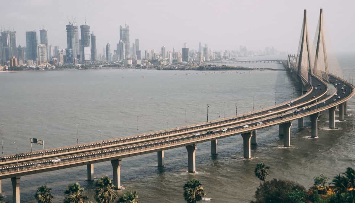 1,00,000 रुपए प्रति वर्ग फुट