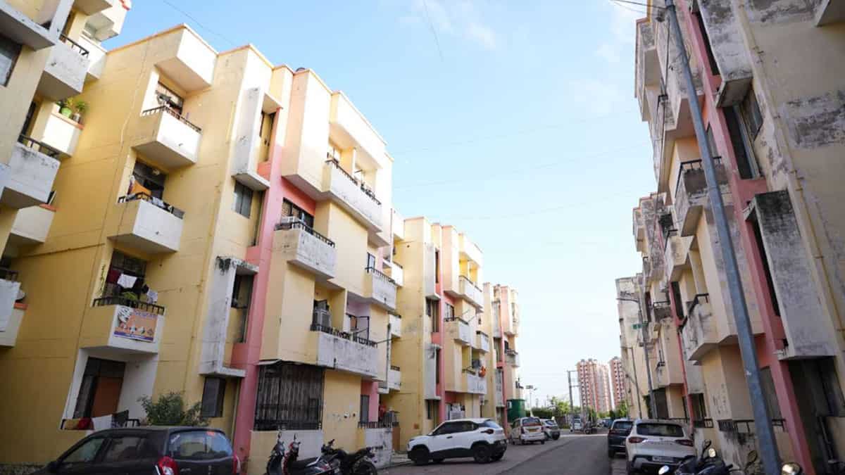 एयरपोर्ट से सीधी कनेक्टिविटी, लुलु मॉल 10 मिनट दूर, लखनऊ में 1BHK फ्लैट्स की भरमार, दाम ₹13.87 लाख से शुरू