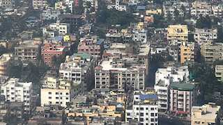 NCR में घर खरीदारों पर दोहरी मार, नए लॉन्च घटे, केवल 1 साल का स्टॉक, क्या यह है बिल्डर्स का 'प्राइस गेम'?