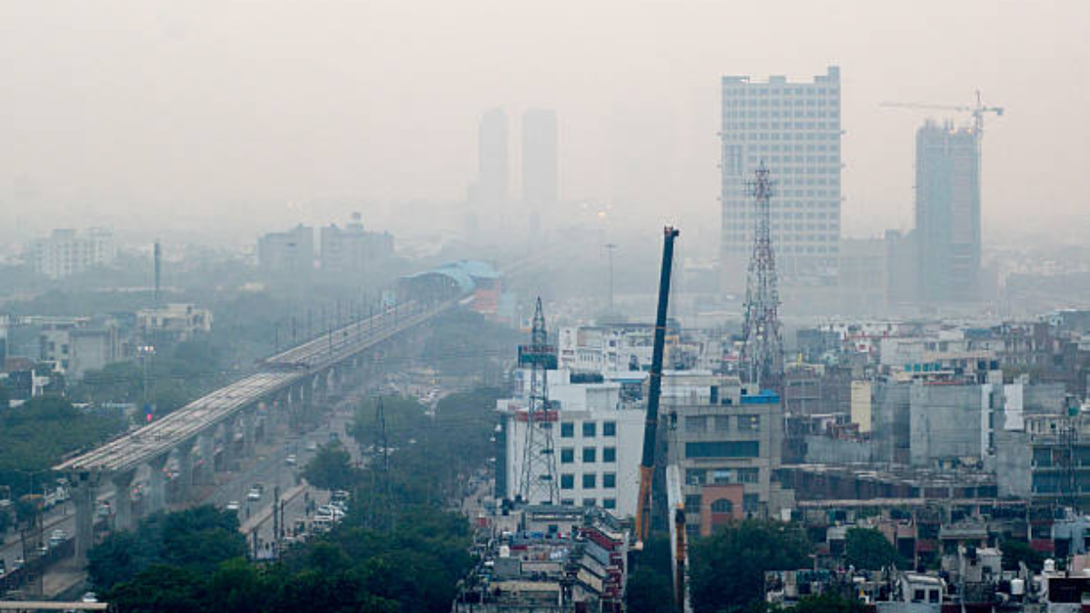 दिल्ली-एनसीआर में सुधरी हवा की क्वालिटी, AQI 300 के नीचे, तेज हवाओं से मिली मामूली राहत, कल से छाएगा कोहरा!