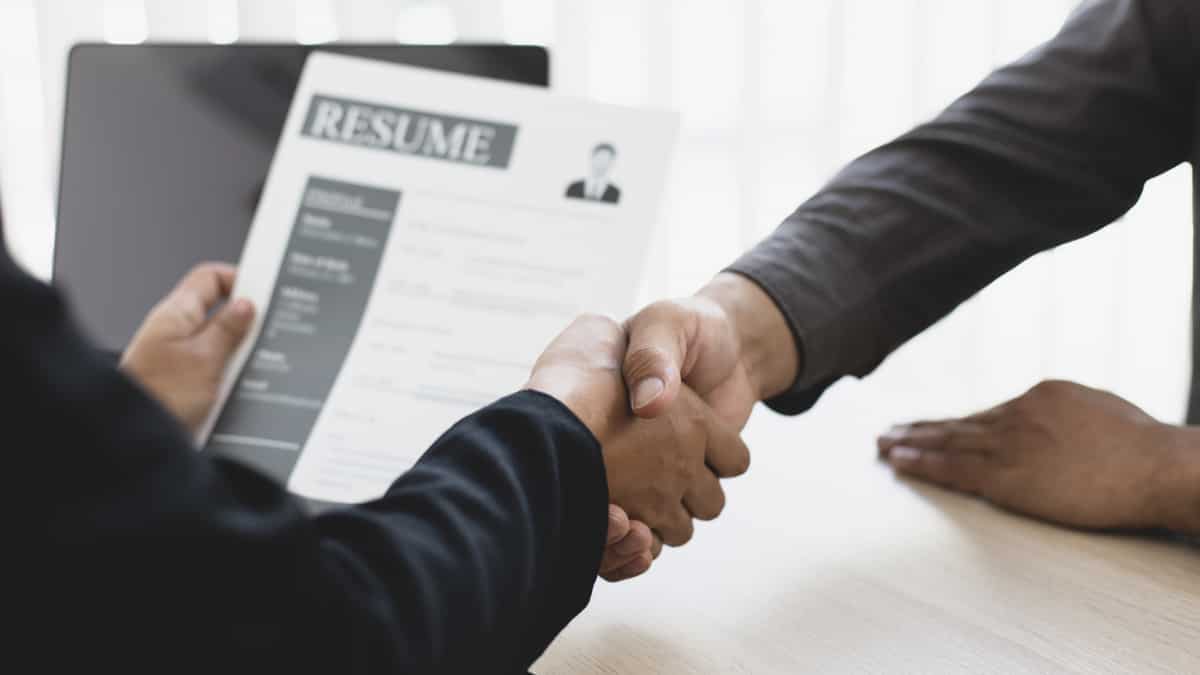 2026 की पहली तिमाही में हायरिंग ग्रोथ स्ट्रॉन्ग, रिपोर्ट में बताया किन सेक्टर में बनेंगे रोजगार के मौके 