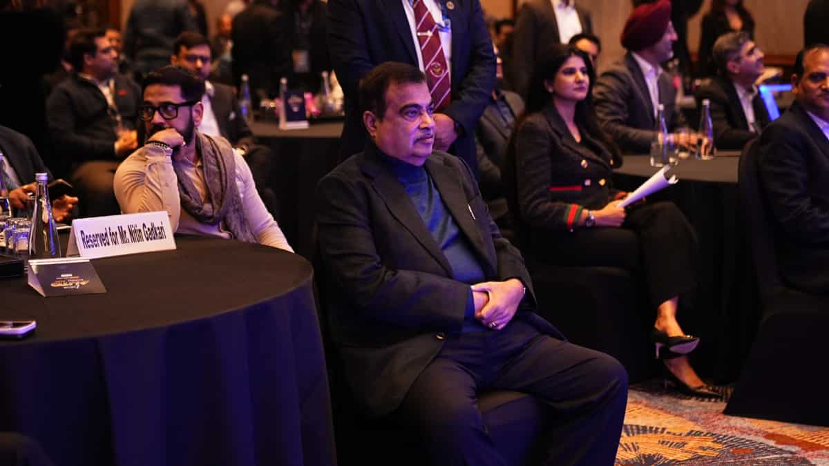 Zee Media Auto Summit: पेट्रोल-डीजल के 10-15 साल वाले नियम पर बोले गडकरी- "पैसा बचाना है तो यहां से..."