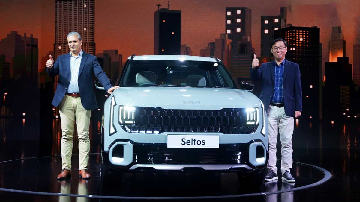 Tata Sierra को सीधी टक्कर देने आ गई 2026 Kia Seltos, पहले से कितनी बदली, यहां जानें पूरी डीटेल