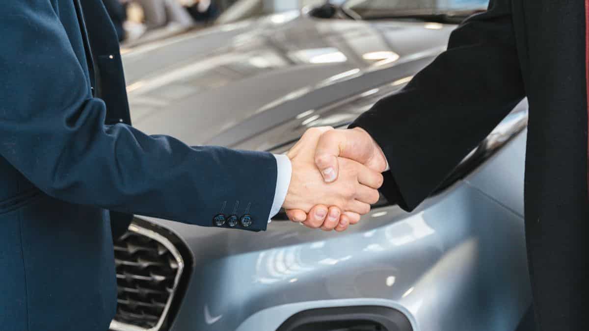 Car Insurance Tips: सस्ते प्लान के चक्कर में न फंसें! इंश्योरेंस लेते समय ये 7 बातें जरूर चेक करें