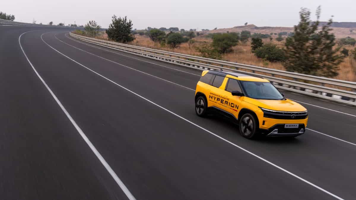 लॉन्च के तुरंत बाद Tata Sierra ने बनाया तगड़ा रिकॉर्ड; माइलेज में हासिल किया ये बेंचमार्क