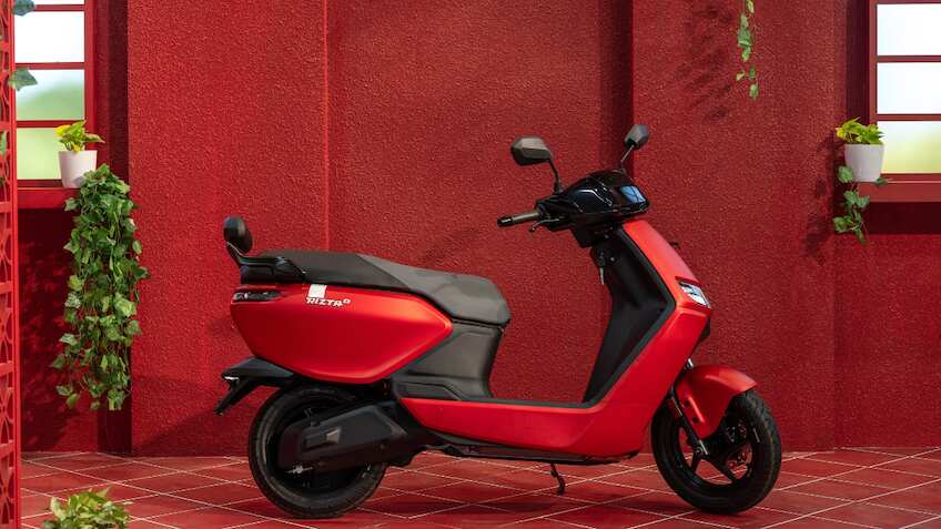 इस ई-स्कूटर की सेल्स 2 लाख के पार; बढ़ा मार्केट शेयर, इन फीचर्स के चलते लोगों को आ रहा इतना पसंद