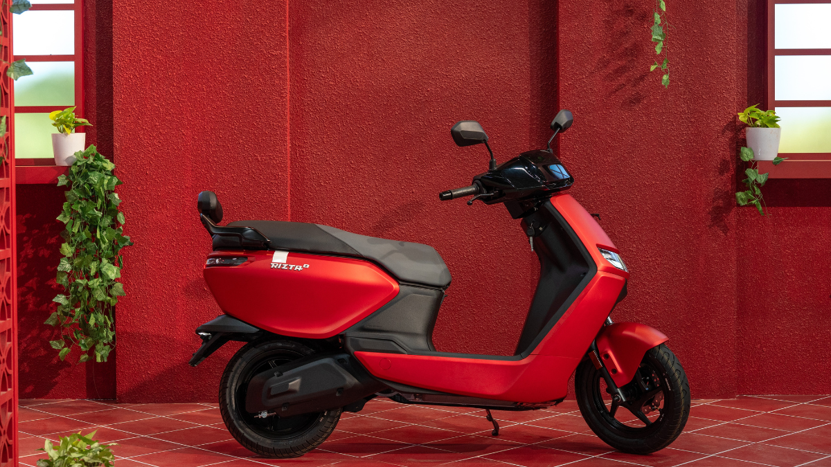 इस ई-स्कूटर की सेल्स 2 लाख के पार; बढ़ा मार्केट शेयर, इन फीचर्स के चलते लोगों को आ रहा इतना पसंद