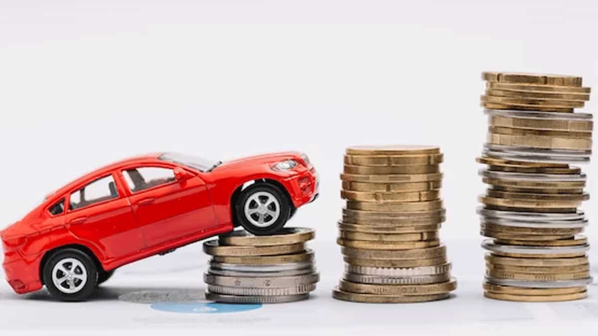 क्या Car Loan लेने से बिगड़ जाता है Credit Score? अधिकतर लोग ये नहीं जानते, अनजाने में कर बैठते हैं अपना नुकसान!
