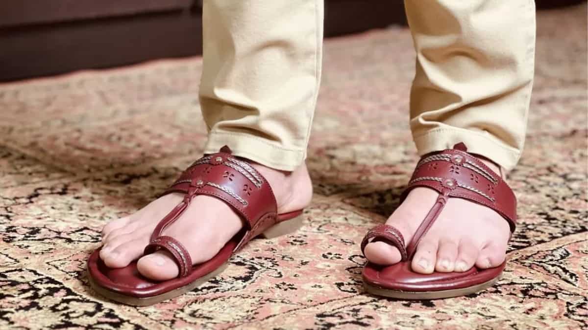 कोल्हापुरी चप्पलों के कारीगरों को मिलेगी वैश्विक पहचान, दिग्गज फैशन कंपनी PRADA ने साइन किया एमओयू