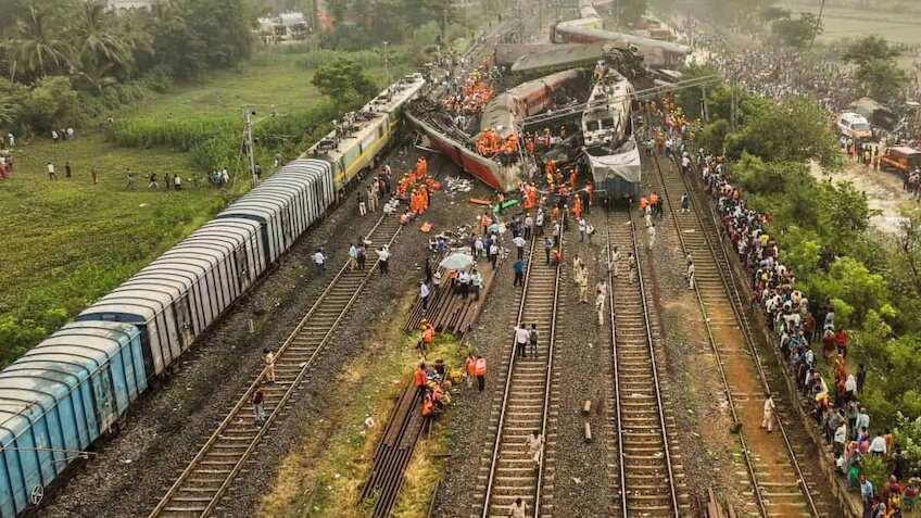 171 से घटकर अब 11 रेल हादसे, 10 साल में 93% की गिरावट, तोड़फोड़ करने वालों पर मुकदमा दर्ज