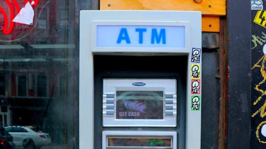 ATM कार्ड खो गया? घबराएं नहीं! Aadhaar ATM से मिनटों में निकालें कैश, जानें बिना कार्ड पैसे निकालने की जादुई ट्रिक