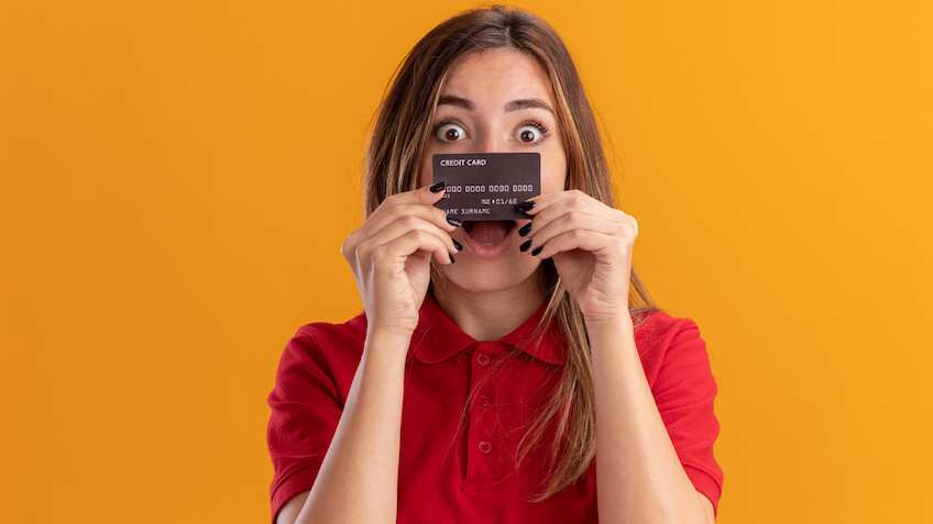 Credit Card का सबसे 'खतरनाक फीचर'! ये आपको रातों-रात बना सकता है कर्जदार, लोग राहत समझने की कर बैठते हैं गलती