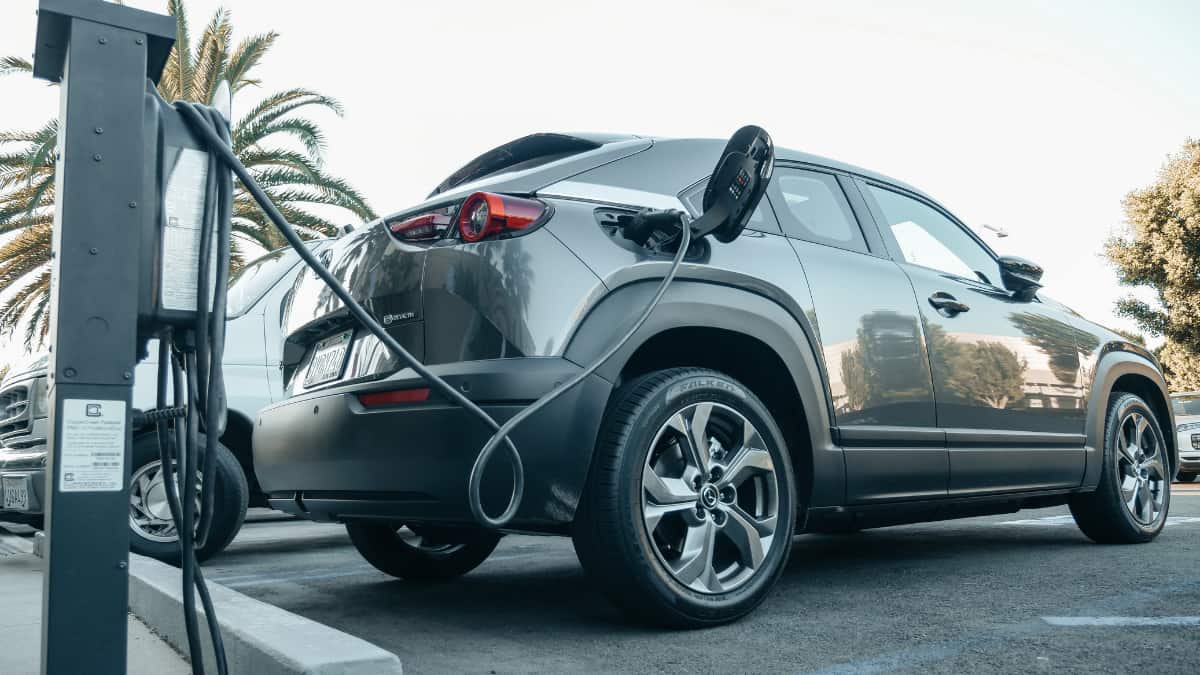 EV इंफ्रा के मामले में कहां खड़े हैं हम? सरकार ने संसद में खोले बड़े आंकड़े, बताई चार्जिंग स्टेशन की गिनती 