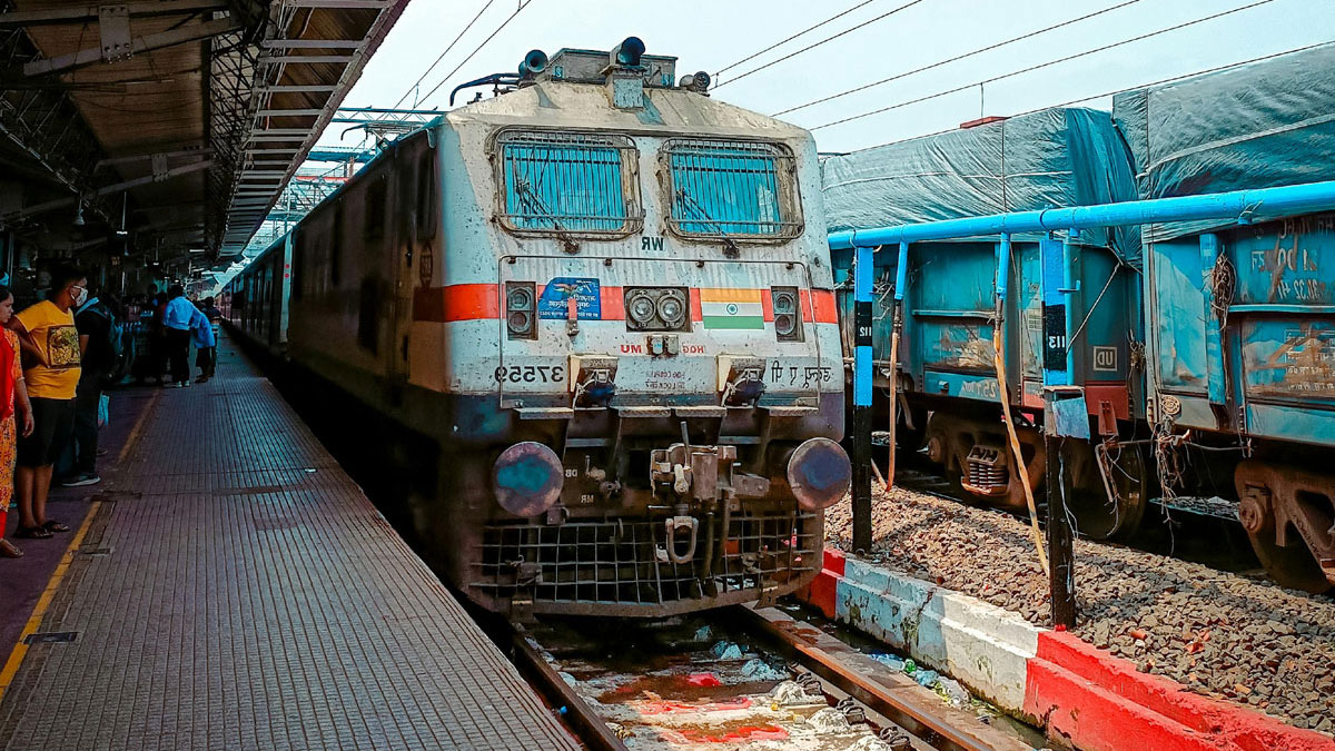 57% ट्रैक अब हाई स्पीड रेडी, सुपरफास्ट ट्रेनों का रास्ता हुआ साफ, संसद में रेल मंत्री ने दी जानकारी