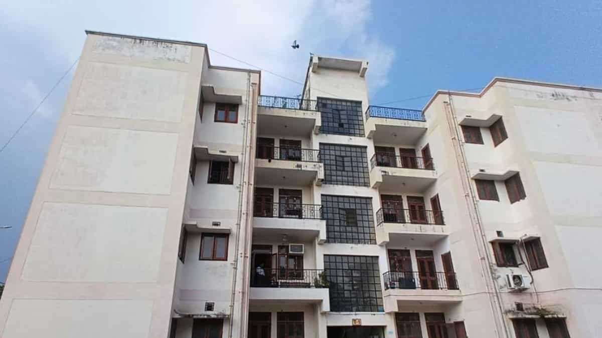 लखनऊ से 2 घंटे दूर, मेट्रो स्टेशन के पास, इस शहर में मिल रहे हैं सस्ते 2BHK फ्लैट्स, कीमत ₹42 लाख से शुरू