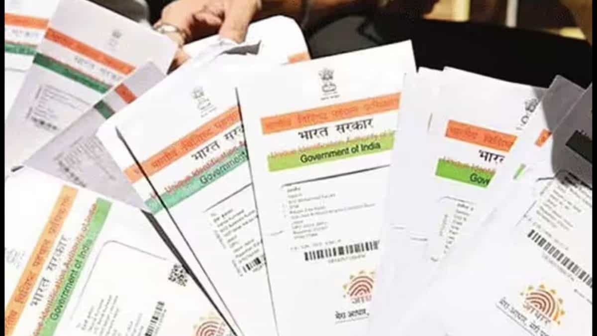 आपके Aadhaar को सुरक्षित रखने के ‘फुलप्रूफ’ तरीके- कोई गलती से भी नहीं चुरा पाएगा जानकारी! बस ये 5 काम कर लेना