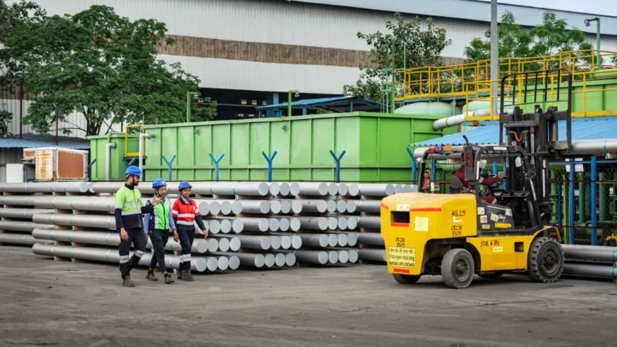 दिग्गज मेटल कंपनी ने दिया बड़ा अपडेट, 52 वीक हाई पर शेयर, इस साल अब तक 35% से ज्यादा चढ़ा