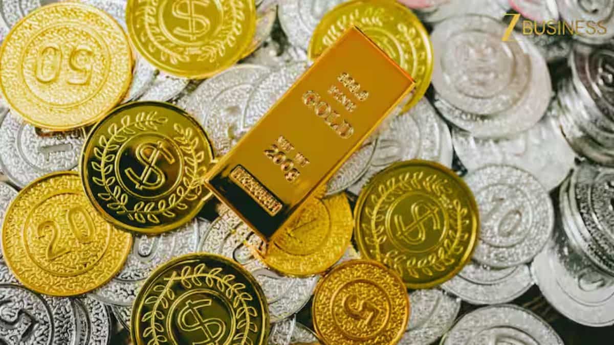 निवेशकों की चांदी! 2025 में पैसा ढाई गुना से ज्यादा हुआ, जानें क्या 2026 में भी जारी रहेगा जादू?