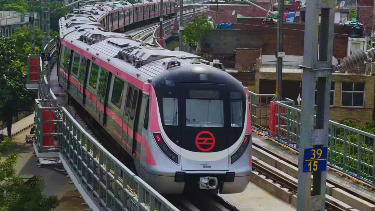 'आधे दिल्लीवाले हैं बेखबर'! स्मार्ट कार्ड के बिना दिल्ली मेट्रो में करें एंट्री? जानें किन 5 धांसू तरीकों से कर सकते हैं मेट्रो में ट्रैवल