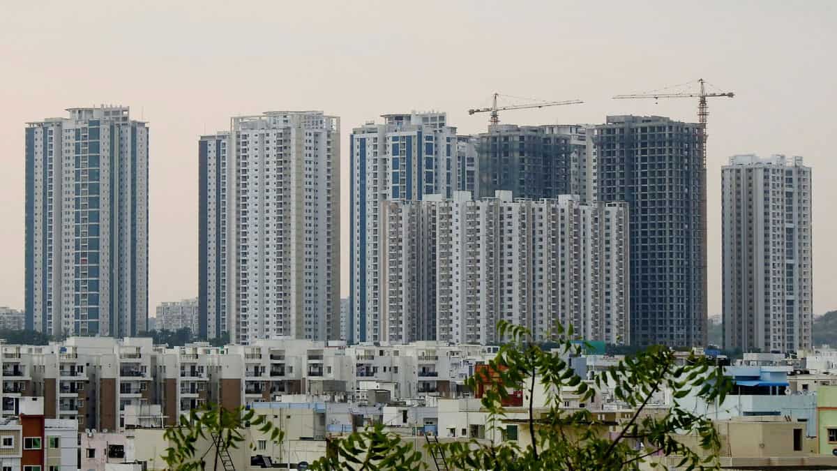 पूरे देश के प्रॉपर्टी मार्केट में सन्नाटा, दिल्ली NCR को छू भी नहीं पाई मंदी, धड़ाधड़ हो रही है घरों की बिक्री