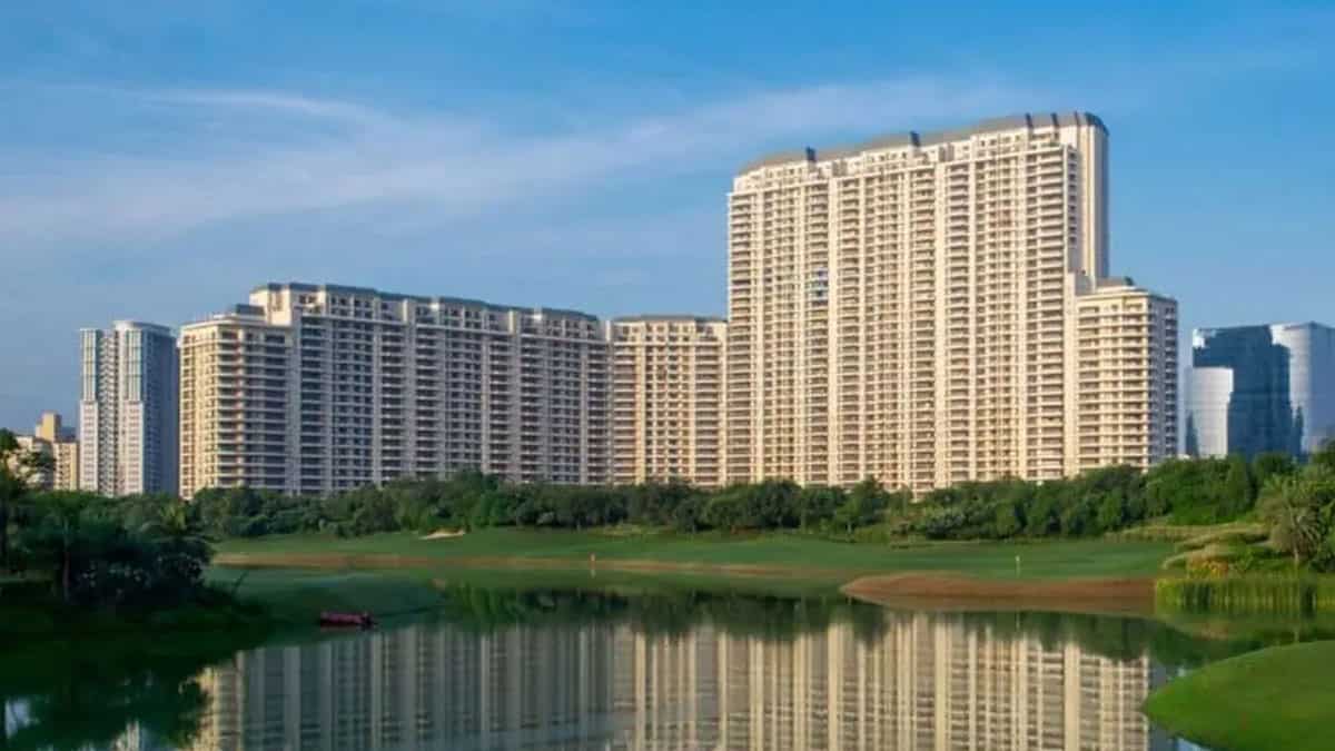 380 करोड़ रुपए के चार अपार्टमेंट्स