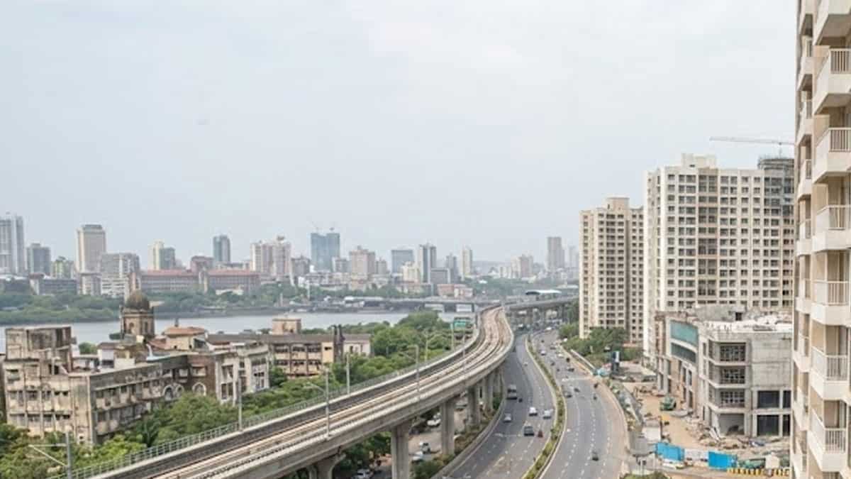 मिडिल क्लास की पहुंच से बाहर