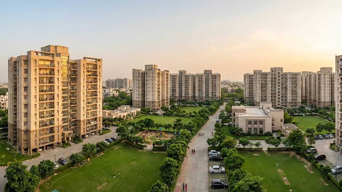 दिल्ली से 5 KM दूर, RRTS, एक्सप्रेसवे के बिल्कुल नजदीक, NCR में यहां मिल रहे सस्ते 1BHK फ्लैट्स, कीमत ₹20 लाख