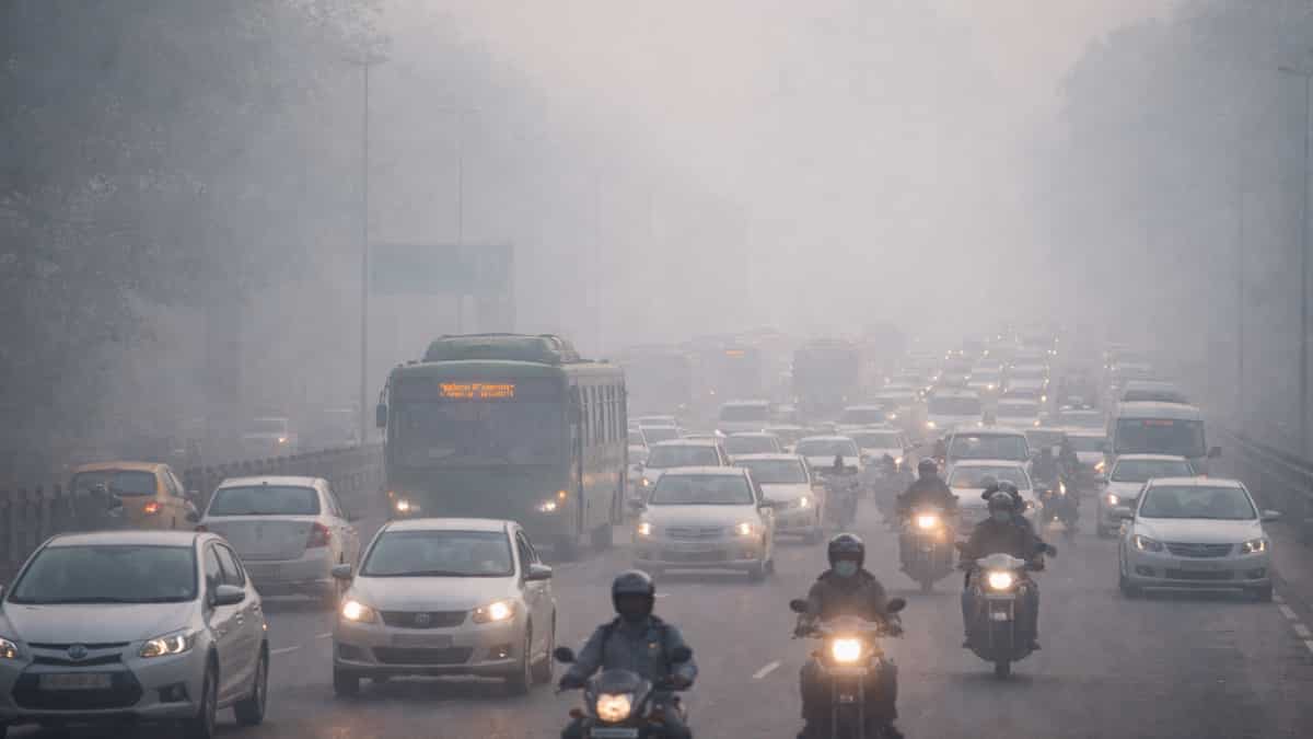 Weather Update: एनसीआर में फिर से बिगड़ी हवा, ठंड के बीच ऑरेंज से रेड जोन में पहुंची एयर क्वालिटी, स्कूल खुले लेकिन बढ़ी चिंता