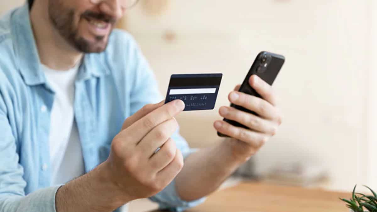 Credit Card: बैंक कैसे तय करते हैं आपकी क्रेडिट लिमिट? ये समझ लिया तो इसे बढ़वाना बाएं हाथ का खेल होगा!