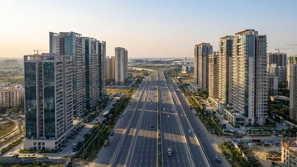 एक्सप्रेसवे-एयरपोर्ट ने बनाया NCR का किंग, 100 में से 27 घर इसी इलाके में हुए लॉन्च, सेंट्रल गुरुग्राम भी फेल