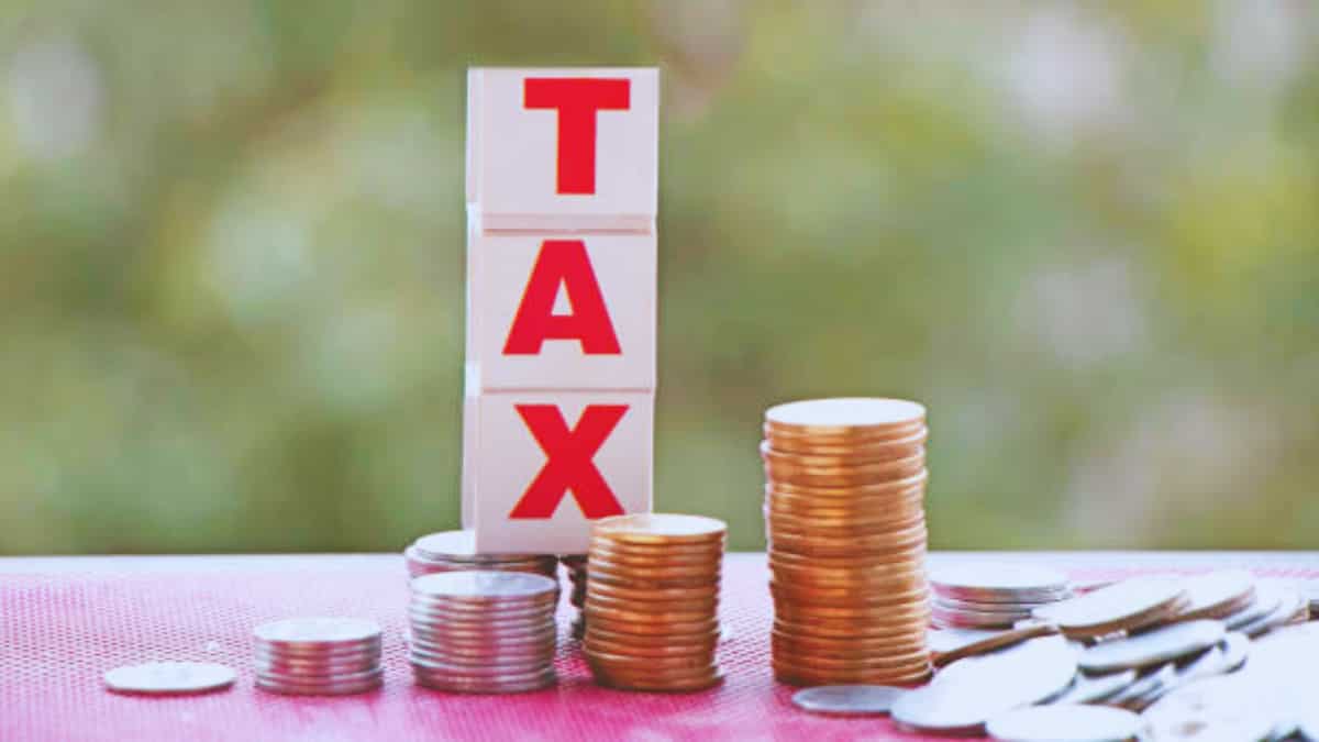 बुरे फंसेगें! बैंक अकाउंट में ज्यादा कैश पड़ेगा भारी! जानें टैक्स की ₹10 लाख वाली 'लक्ष्मण रेखा', वरना नोटिस और भारी पेनल्टी का होगा खतरा