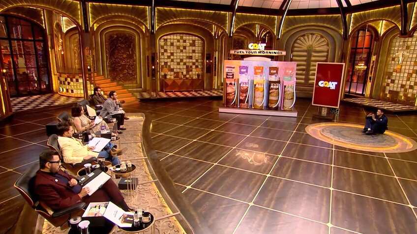 Shark Tank India 5: फंडिंग के लिए जमीन पर बैठा फाउंडर, बिजनेस इतना शानदार सभी जजों ने दिए ऑफर, किसे मिली डील?