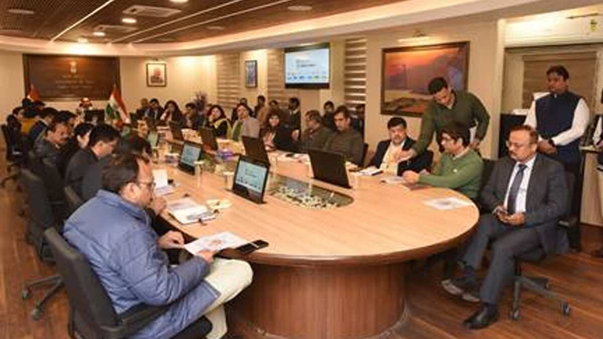 सरकारी कर्मचारियों को बड़ी सौगात, अब एक ही Salary Account में मिलेंगी Banking और Insurance की सुविधाएं, जानें प्लान