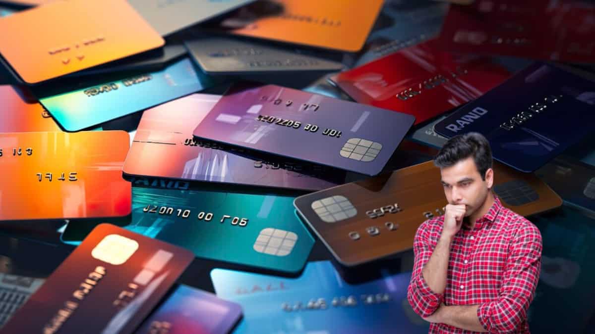 क्या क्रेडिट कार्ड खो गया है? पुलिस कंप्लेंट से लेकर कार्ड ब्लॉक करने तक, तुरंत उठाएं ये 8 कदम और सेफ करें अपना पूरा बैंक बैलेंस!