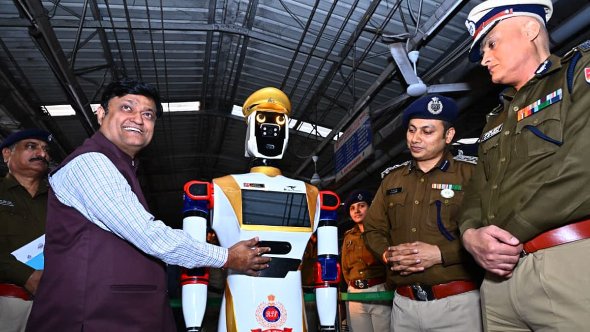 रेलवे को मिला 'अर्जुन' का सुरक्षा कवच, AI की मदद से स्टेशन की निगरानी, आग-भीड़ को काबू करेगा ह्यूमनॉइड रोबोट
